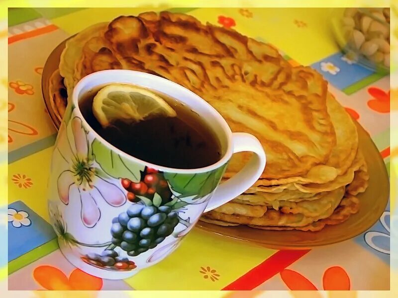 Картинки с блинами доброе утро и пожеланиями. Чаепитие с блинами. Доброе утро с Масленицей. Блинчики с чаем. Доброе масленичное утро.