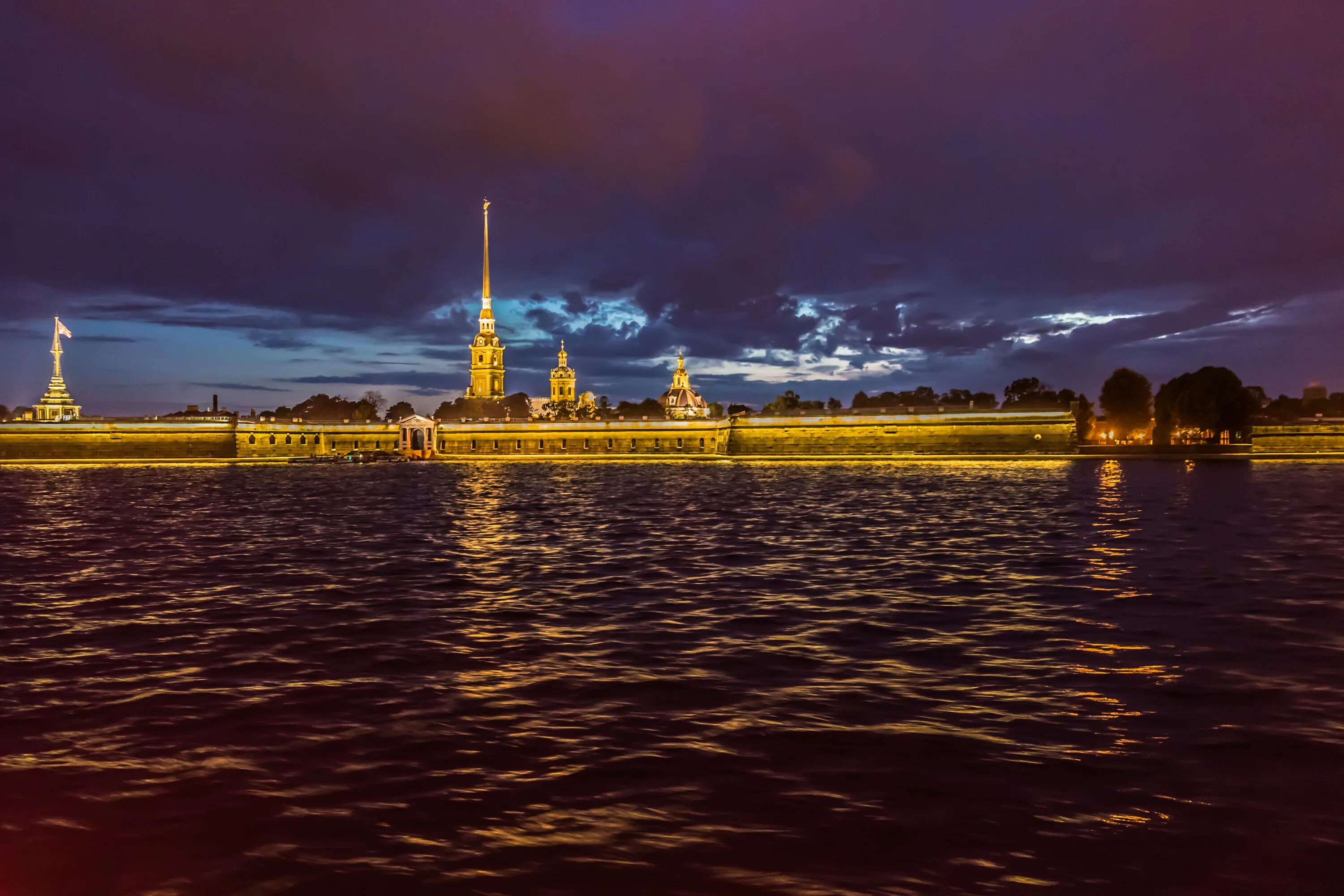 Былые ночи. Белые ночи Санкт-Петербург. Белые ночи в Санкт-Петербурге Петергоф. Петропавловская крепость белые ночи. Белые ночи в Питере фонтан.