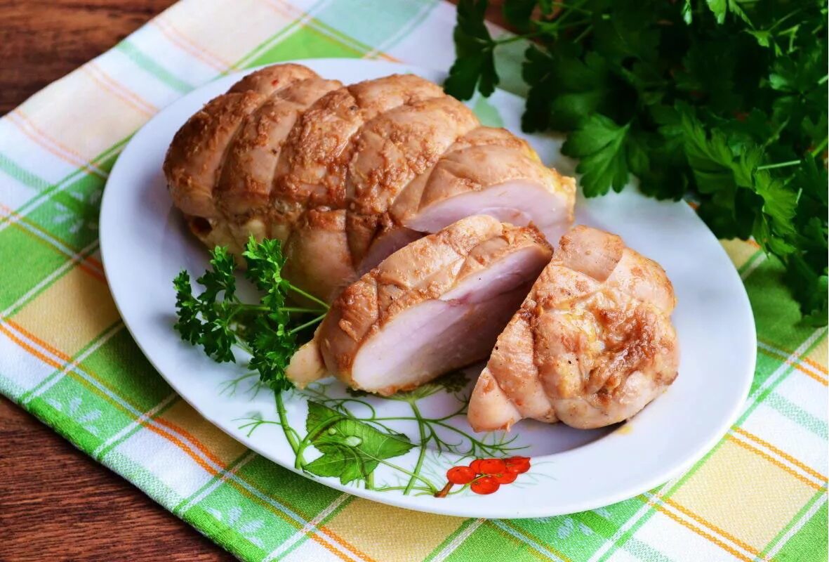 Куриные грудки в молоке. Нежное куриное мясо. куриная грудка в молоке в духовке. грудка куриная с кожей в духовке.