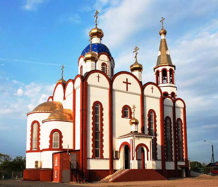 Ст ца ленинградская краснодарского края. Храм трёх святителей ленинградская. храм трех святителей краснодарский край. храм трех святителей ст ленинградская. храм ст ленинградской краснодарского края.
