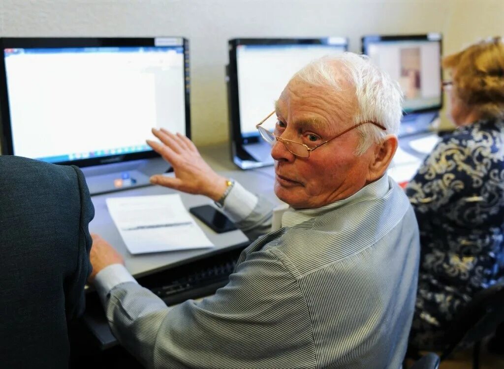 Компьютерная грамотность. Работающие пенсионеры рб. Пенсионер. Работа с пожилыми. Пенсия в белоруссии.