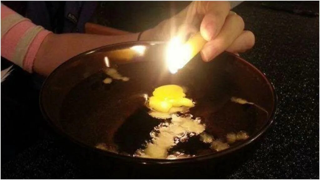 Депиляция воском и сахаром. Воск для шугаринга. Расплавленный воск свечи. Марго выливание воском. Струйка воды.