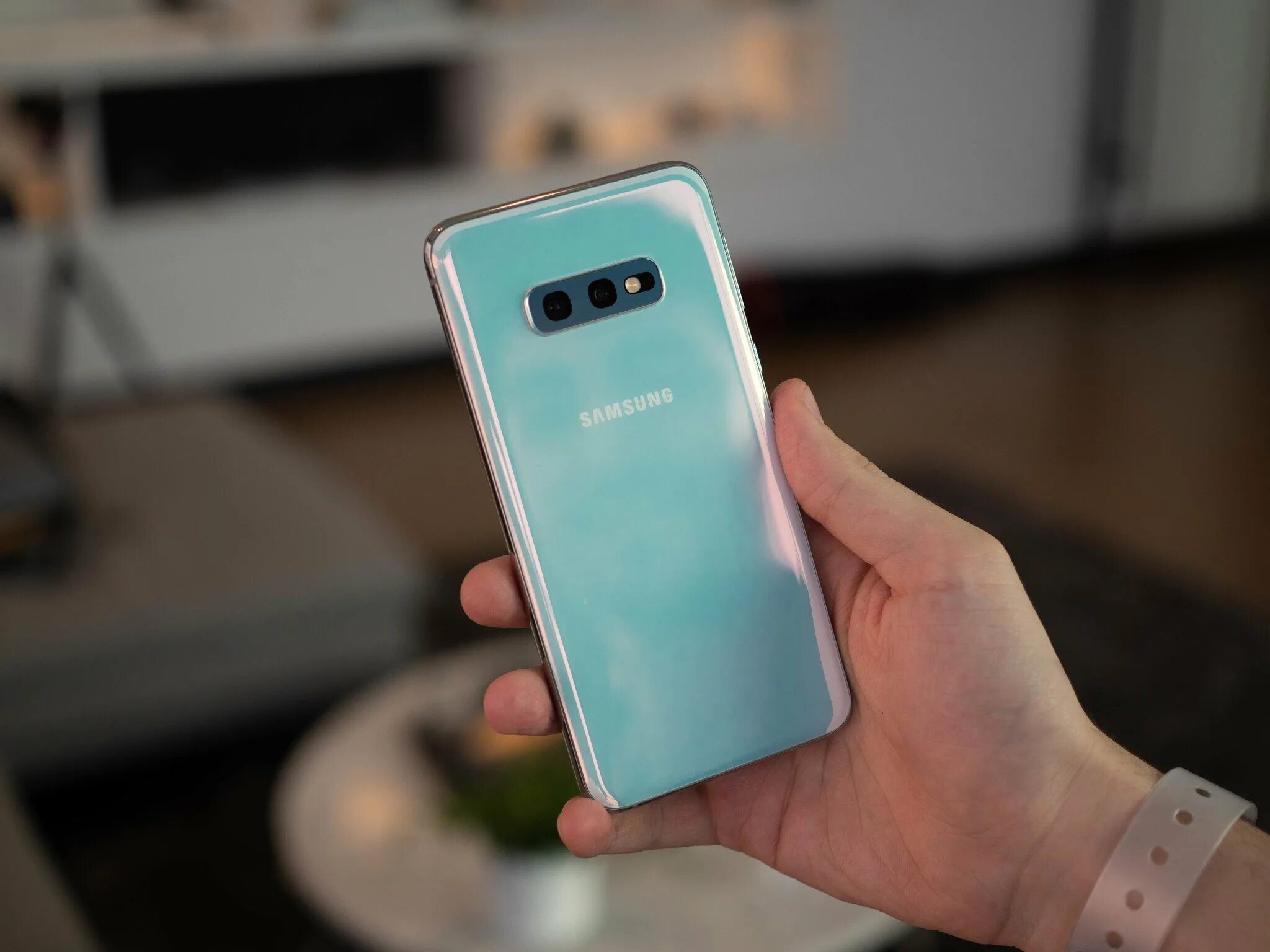 Samsung Galaxy s10e. Samsung Galaxy s10 s10e. Samsung Galaxy s10 / s10 +. Samsung Galaxy s10e белый. Galaxy s10 vs s10