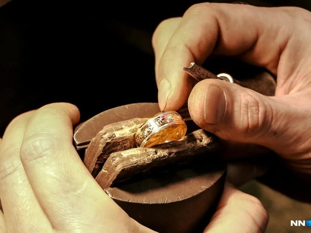 Создание ювелирных украшений. Жизнь ювелира. Жизнь ювелира. Джеймс кокс часовщик ювелир портрет. Севан бичакчи армянин.