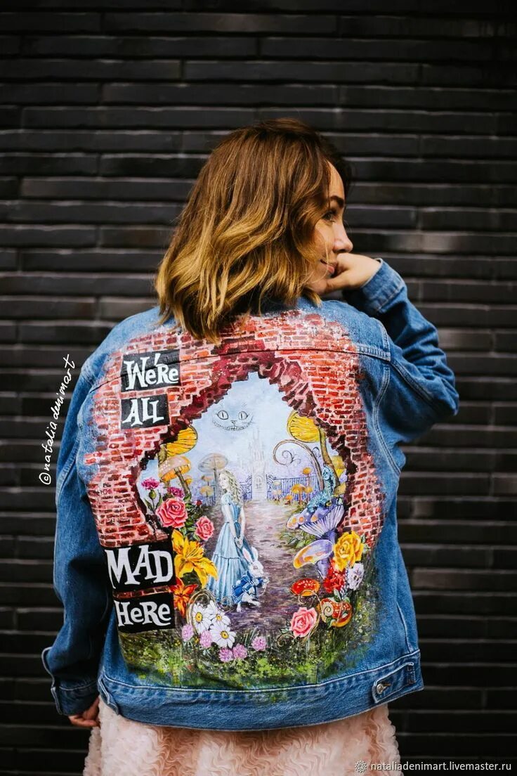 Zara джинсовая куртка женская новая коллекция 2022. Зимняя джинсовка зара. Джинсовая куртка ermanno scervino. Джинсовая куртка женская с принтом на спине. Джинсовка с принтом.