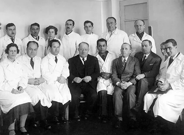 Нейрохирургия коновалов. Академия медицинских наук Бурденко. Нейрохирургический институт Бурденко в 1934 году.