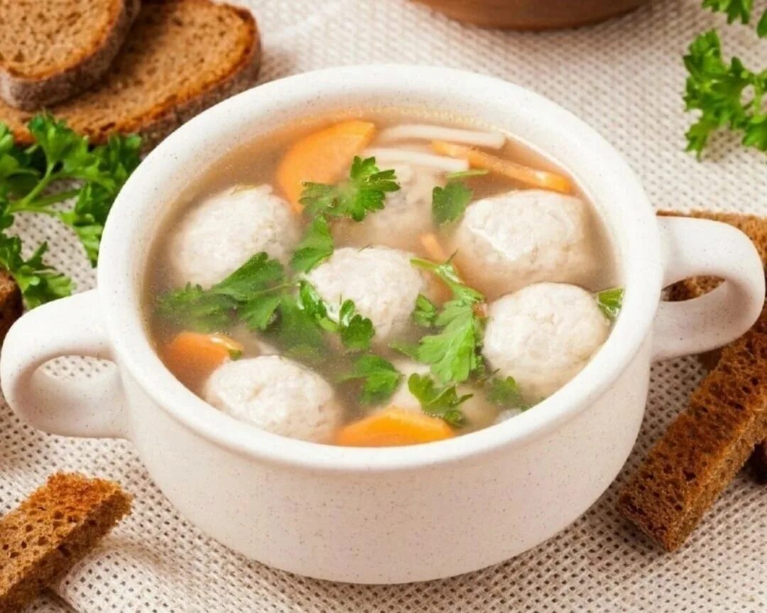 200 мл супа. Куриный бульон ккал на 100. Прозрачные супы. Рыбный бульон польза. 100 грамм куриного бульона.