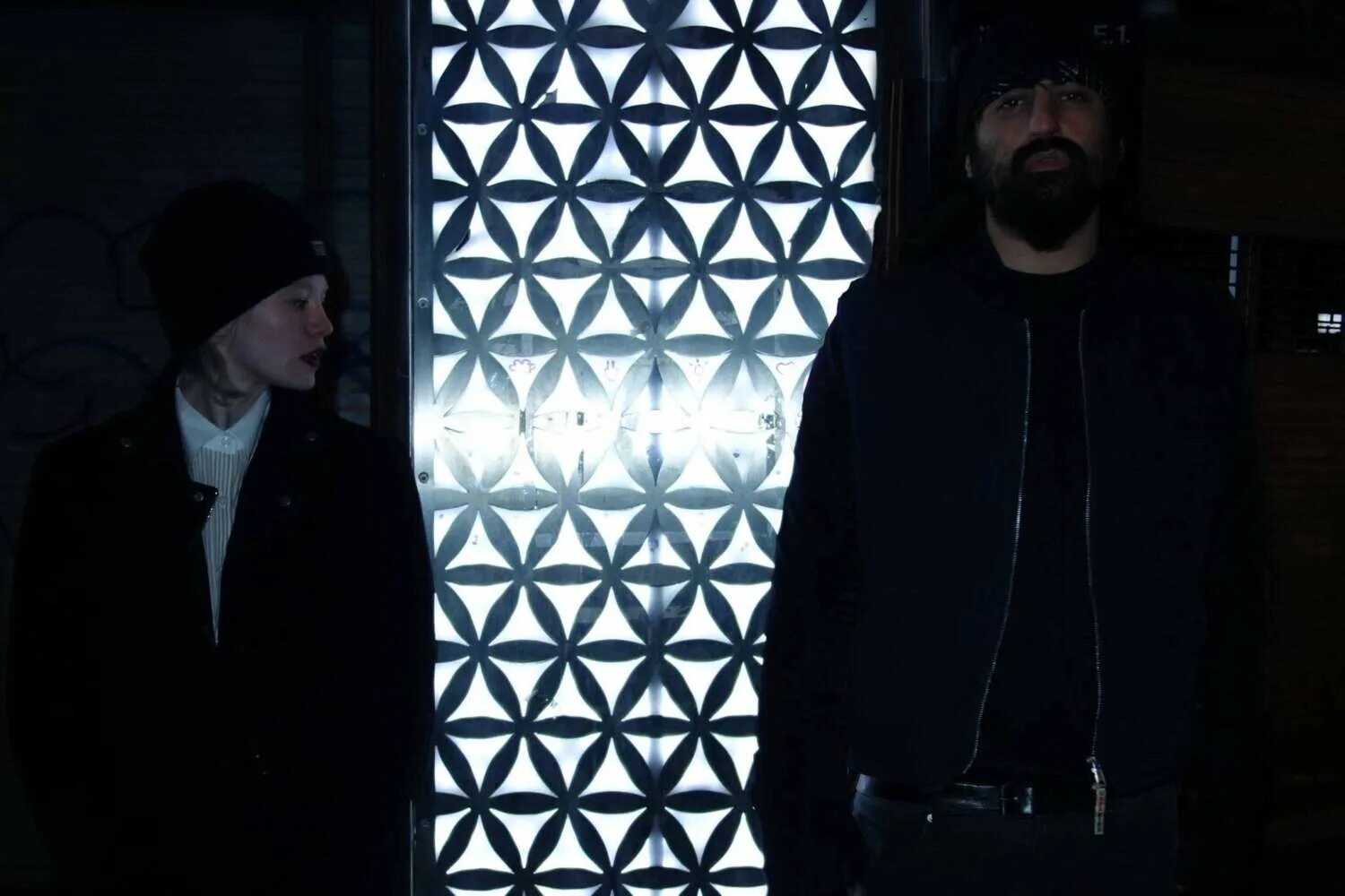 Crystal castles 3. Группа crystal castles. crystal castles 2025. ethan crystal castles. crystal castles 2008.