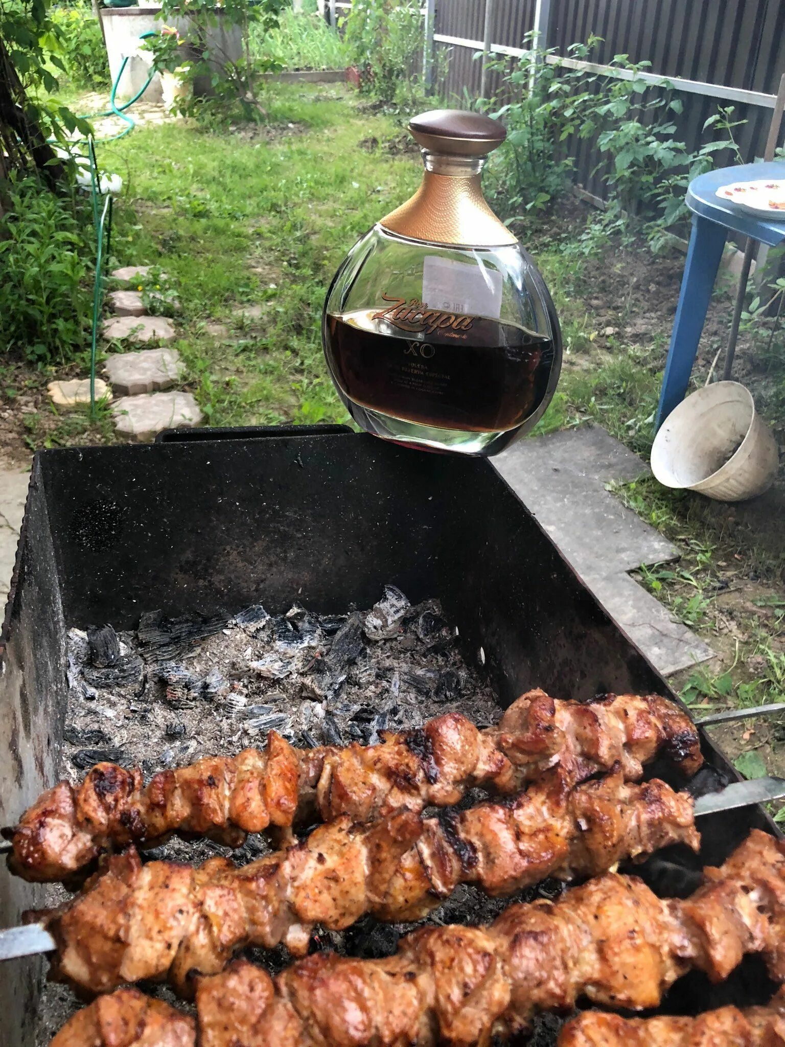 Я подарю ей шашлычек коньячек