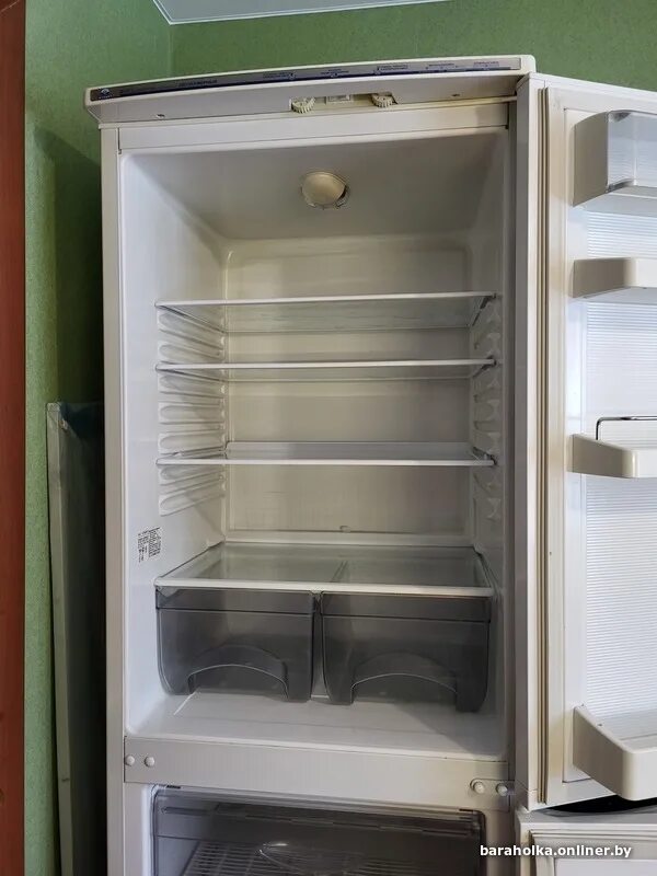Атлант морозильная камера 2021. Атлант 4017 холодильник. Холодильная камера Атлант вид внутри. Холодильник Атлант 4 полки в морозильной камере. Атлант отключить морозилку