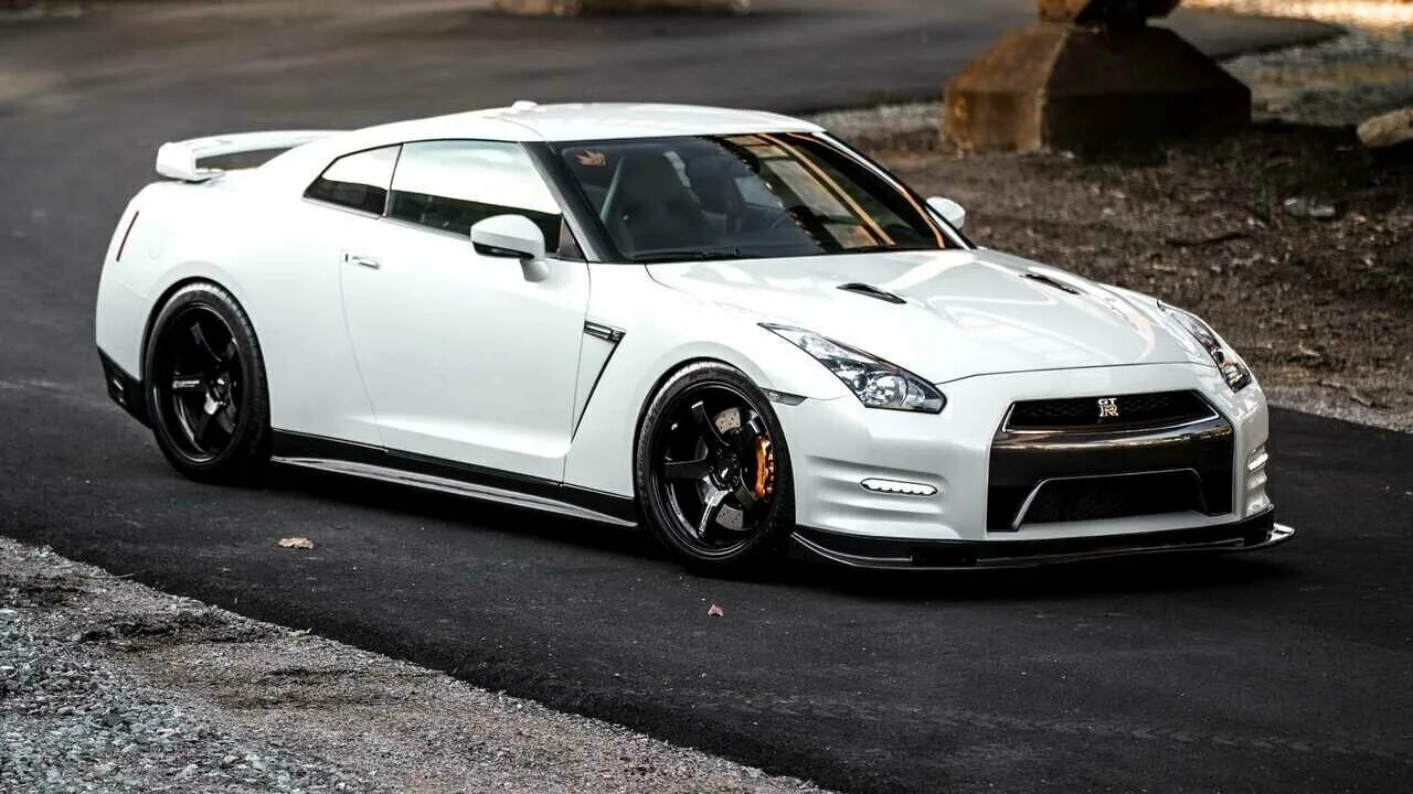 Revealed: Nissan GT-R Nismo - Nissan GT-R Nismo joins 2014 Nissan GT-R