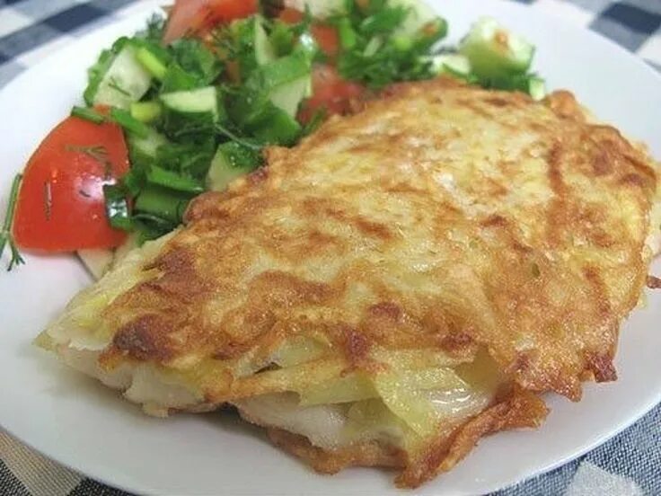 Филе рыбы с картофелем. Филе тилапии в картофельной шубке. тилапия в сырной корочке. жареная рыба в картофельной шубке. рыба в картофельной корочке.