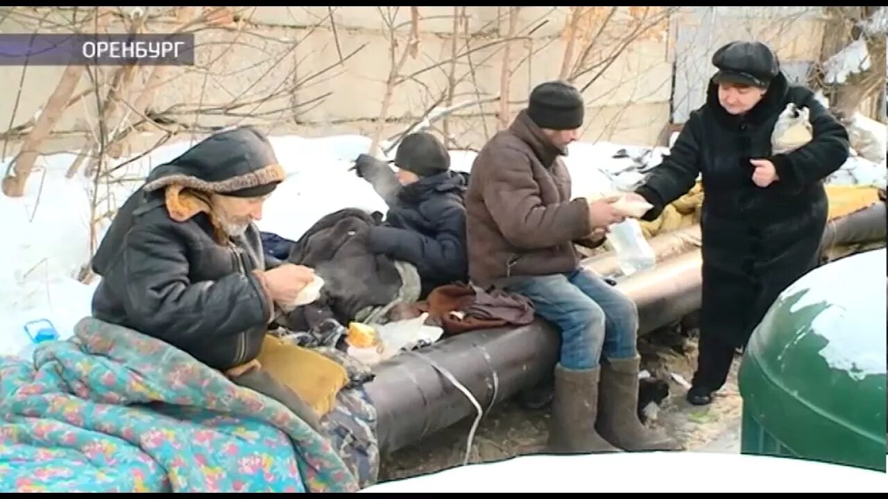 Бомжи на теплотрассе. Бомжи на теплотрассе. Домик бомжей на теплотрассе. Бомжи на теплотрассе. Бомжи на теплотрассе.