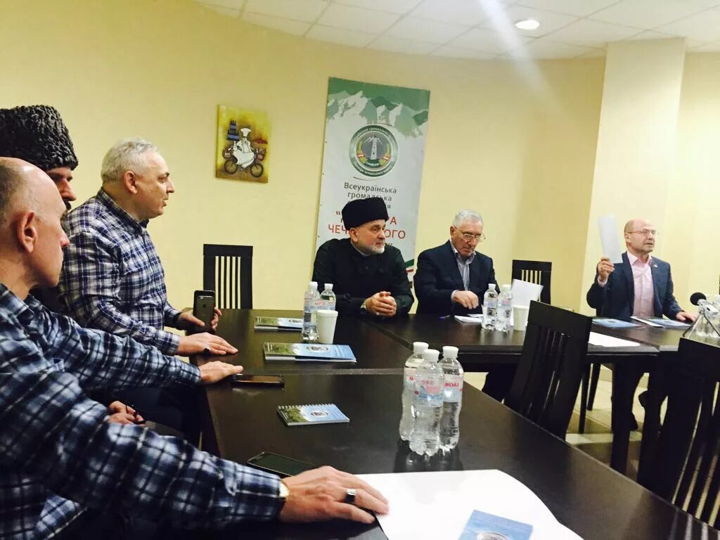 Турко даудов. Чеченская диаспора в москве. Чеченская диаспора в москве. Ричард чеченец президент отель. Чеченская община в москве.