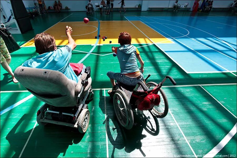 мероприятия для инвалидов. игры с людьми с ограниченными возможностями. игры для детей инвалидов. игры с людьми с ограниченными возможностями. бочче паралимпийские игры.