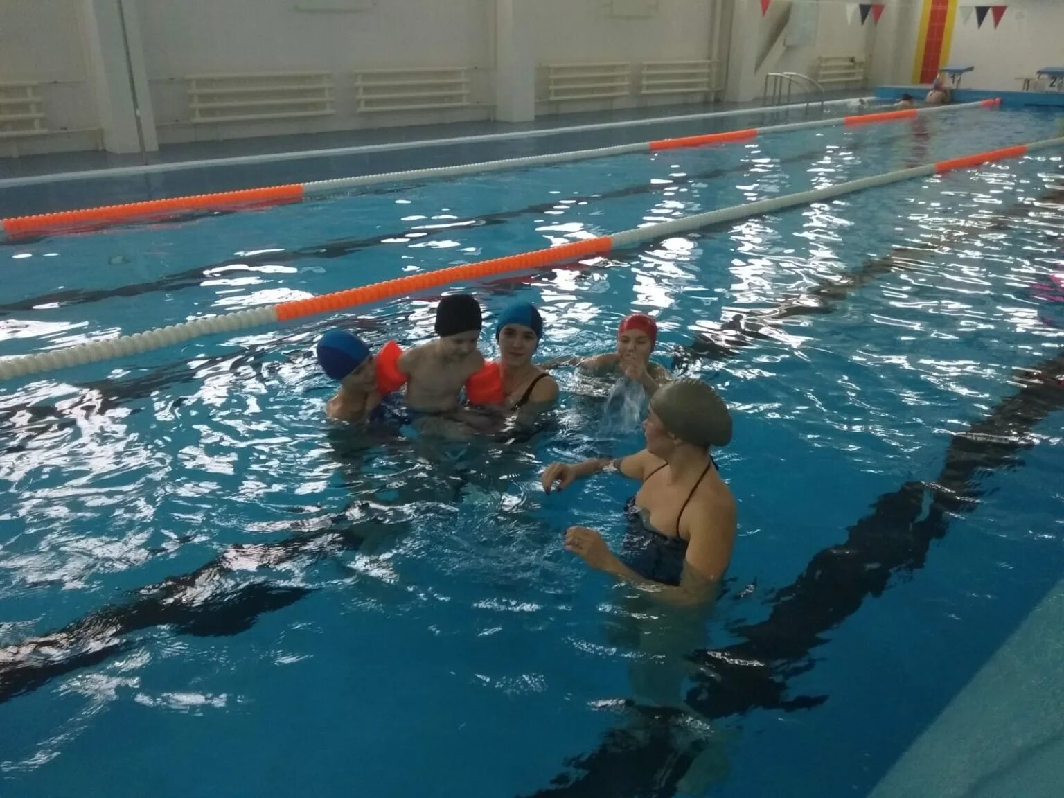 Бассейн химик дзержинск. Бассейн заря дзержинск малая чаша. Плавание заря дзержинск. Бассейн химик. Центральный бассейн дзержинск.