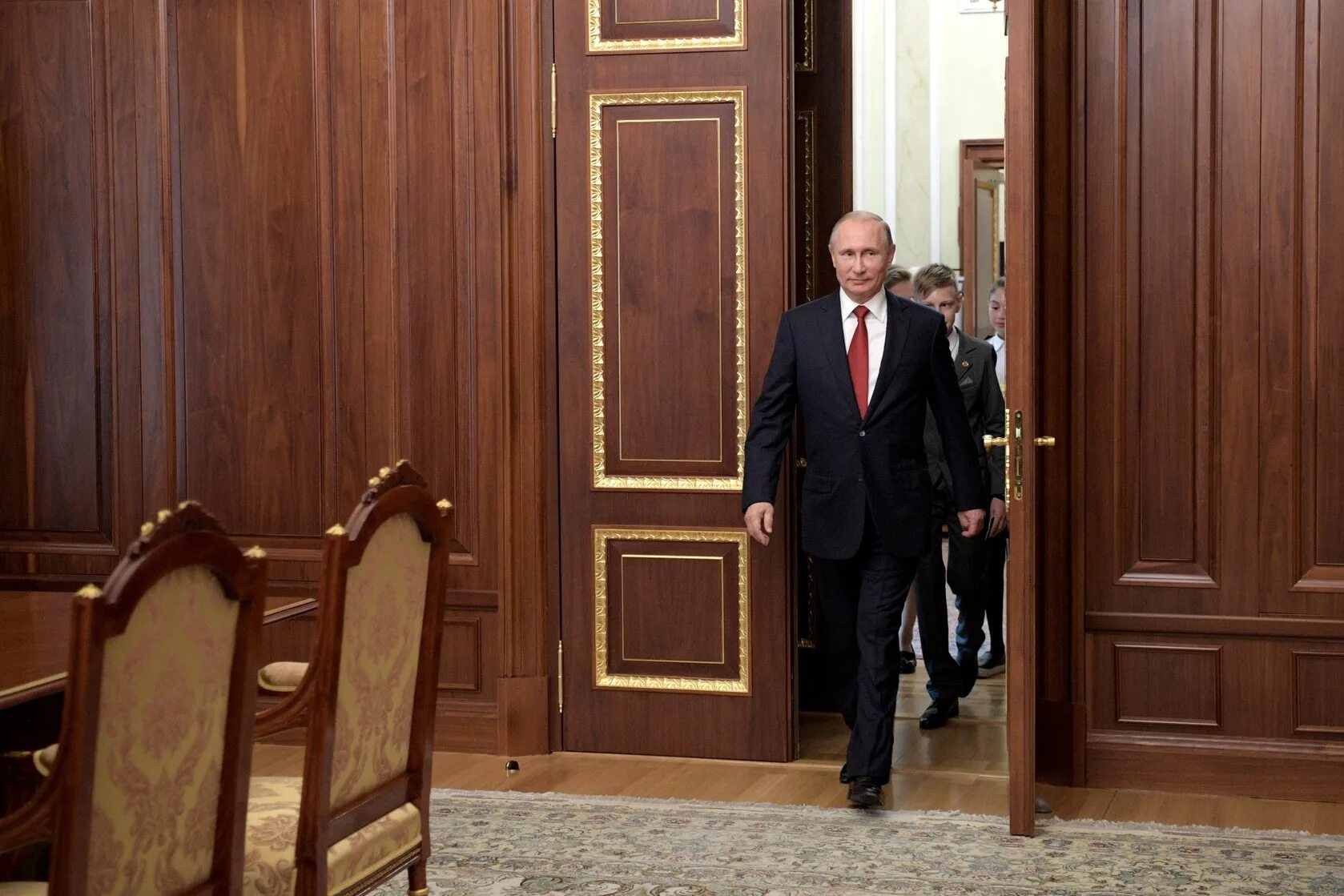 Формально президентская. Кремль кресло президента. Президентский дворец казань внутри. Георгиевский зал инаугурация президента. Формально президентская.