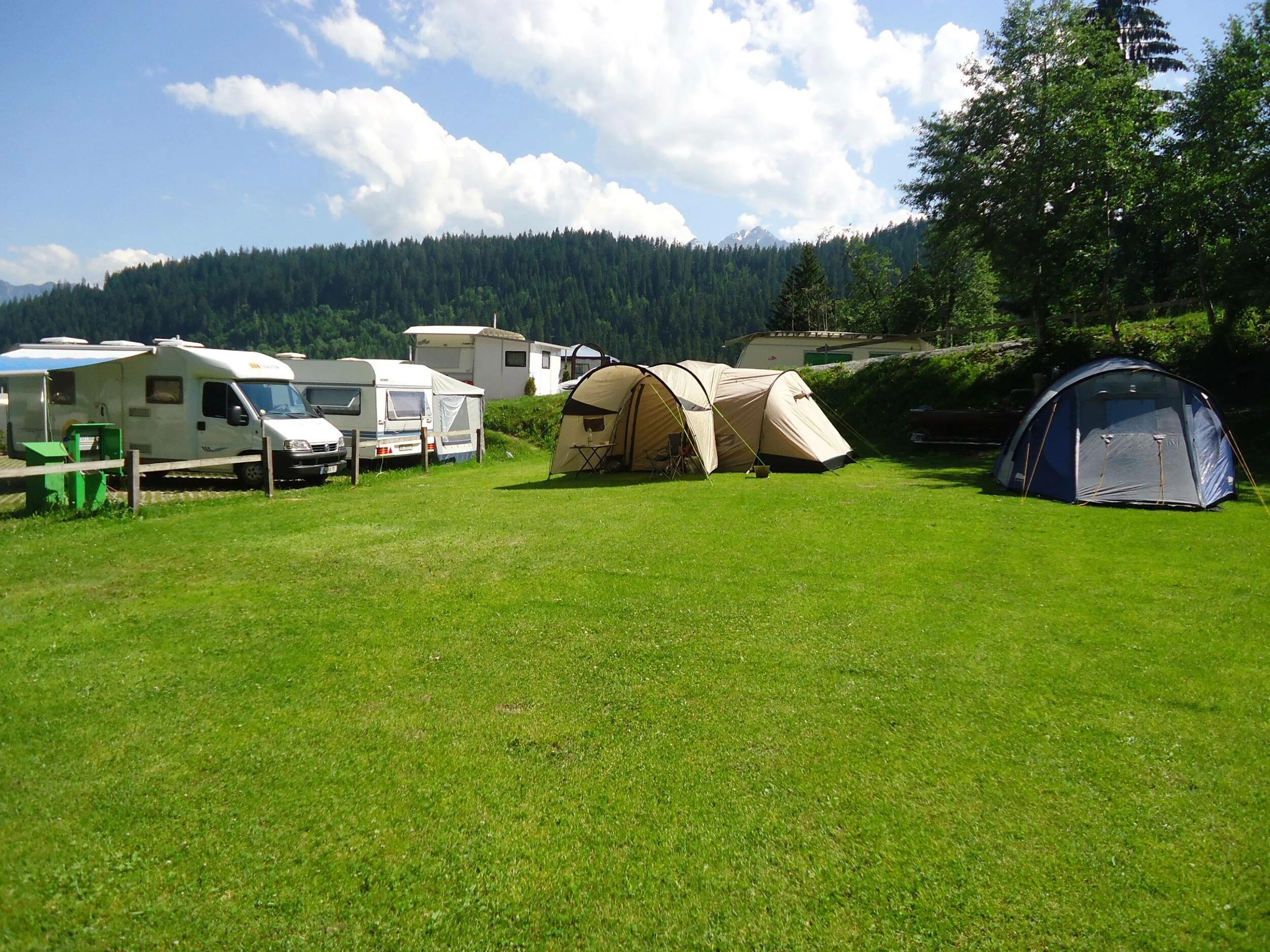 Www camping. Палаточные лагеря в Германии. Мартьянково кемпинг. Балццон кемпинг. Лагерь кемпинг Молдова.