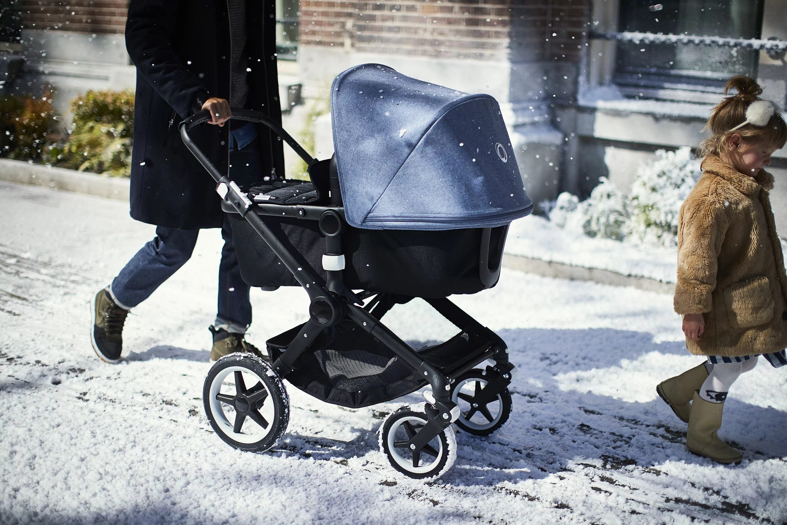 Какую коляску выбрать для новорожденного зимой. Коляска bugaboo fox 3. коляска bugaboo fox 2. bugaboo fox 3 зимой. bugaboo fox 1.