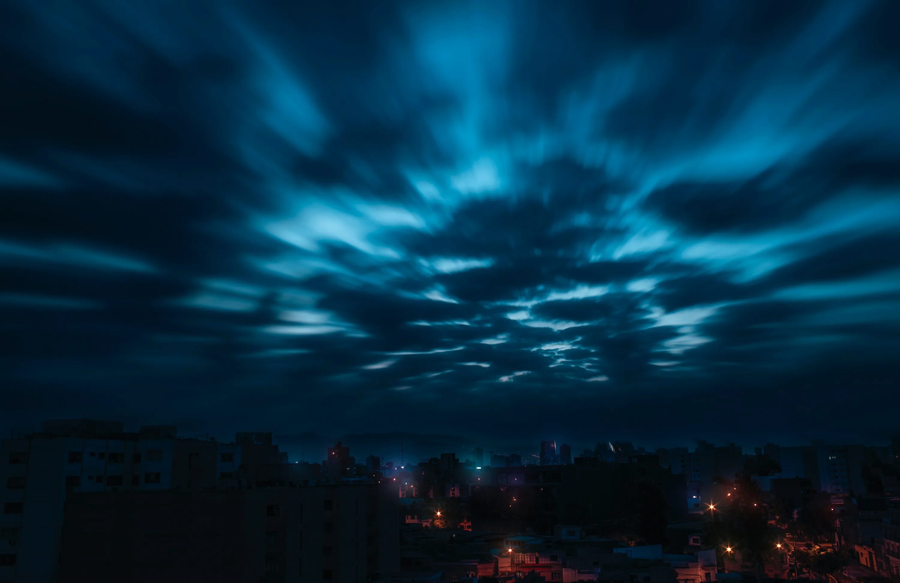 Как выглядит небо ночи. Ночное небо. ночное небо в городе. ночные облака. облака ночью.