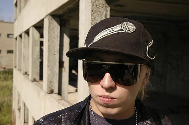 Рэпер витя ак 47. Рэпер витя ак 47. Очки вити ак47. Ак 47 в очках. Ак 47 группа витя без очков.