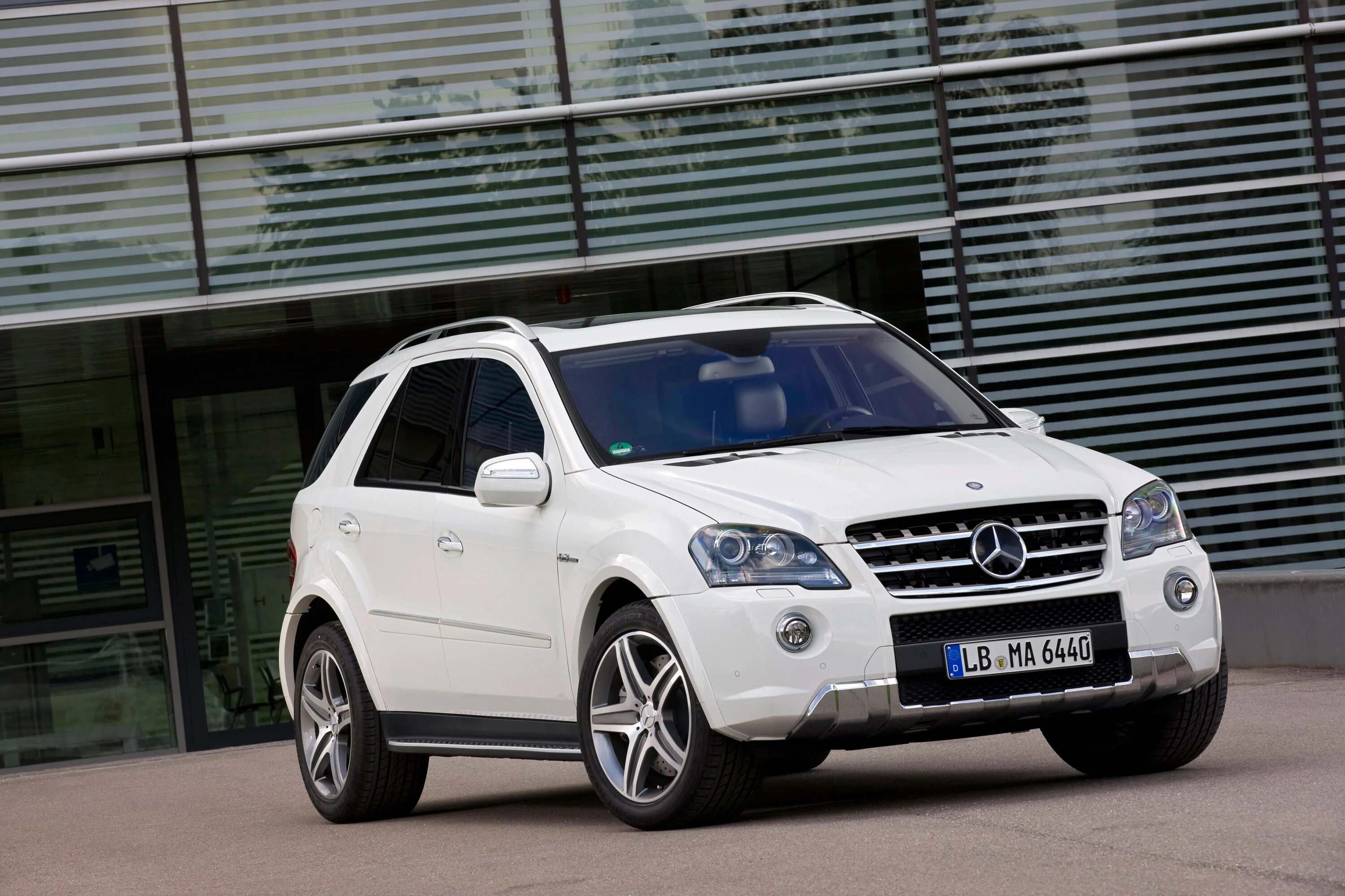 Мерседес мл 2010. Mercedes benz ml 63. mercedes ml 63 amg. mercedes-benz m-class (w164). мерседес мл63 амг в164.