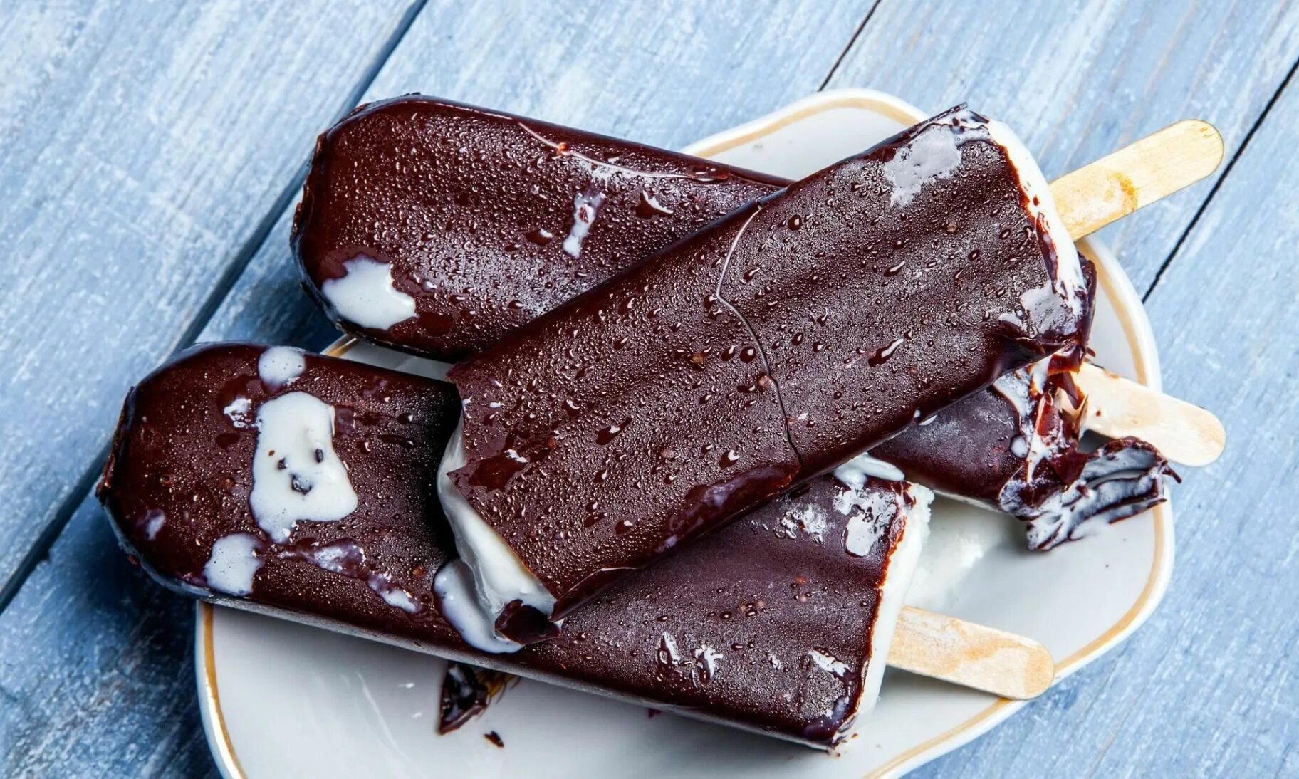 Как правильно эскимо. Шоколадное мороженое эскимо. ice cream эскимо. мороженое эскимо magnum. мороженое eskimo pie.