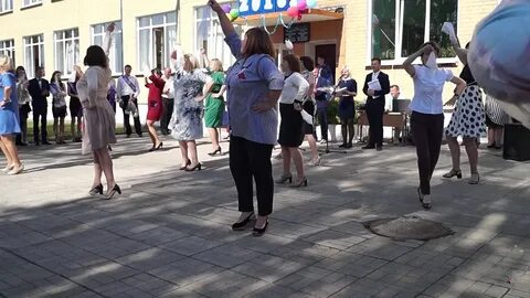 Танец учителей на выпускном