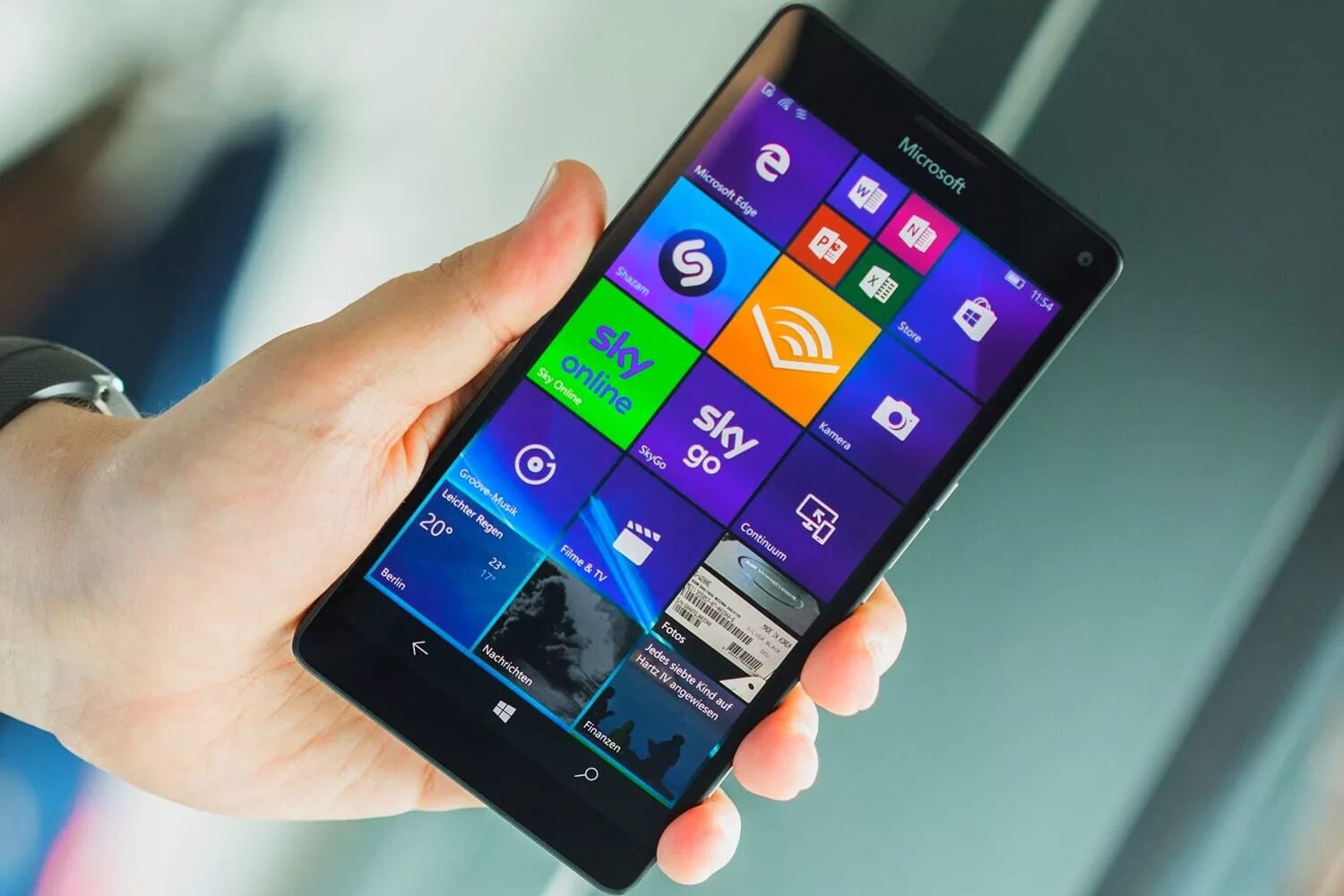 Смартфоны на windows. Windows 10. ввела люмия 10.1. phone 8.15.6. windows phone 10 купить смартфон.