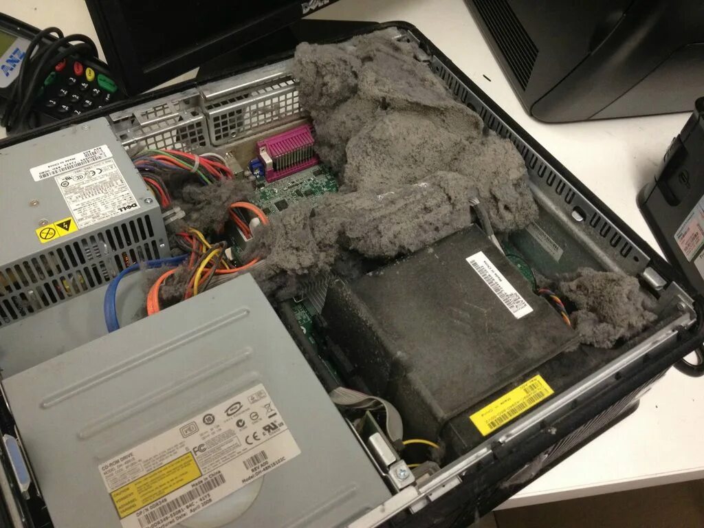 Грязный системный блок. Dust pc. Грязный системник внутри. Чистка системного блока. Очистка пк от пыли.