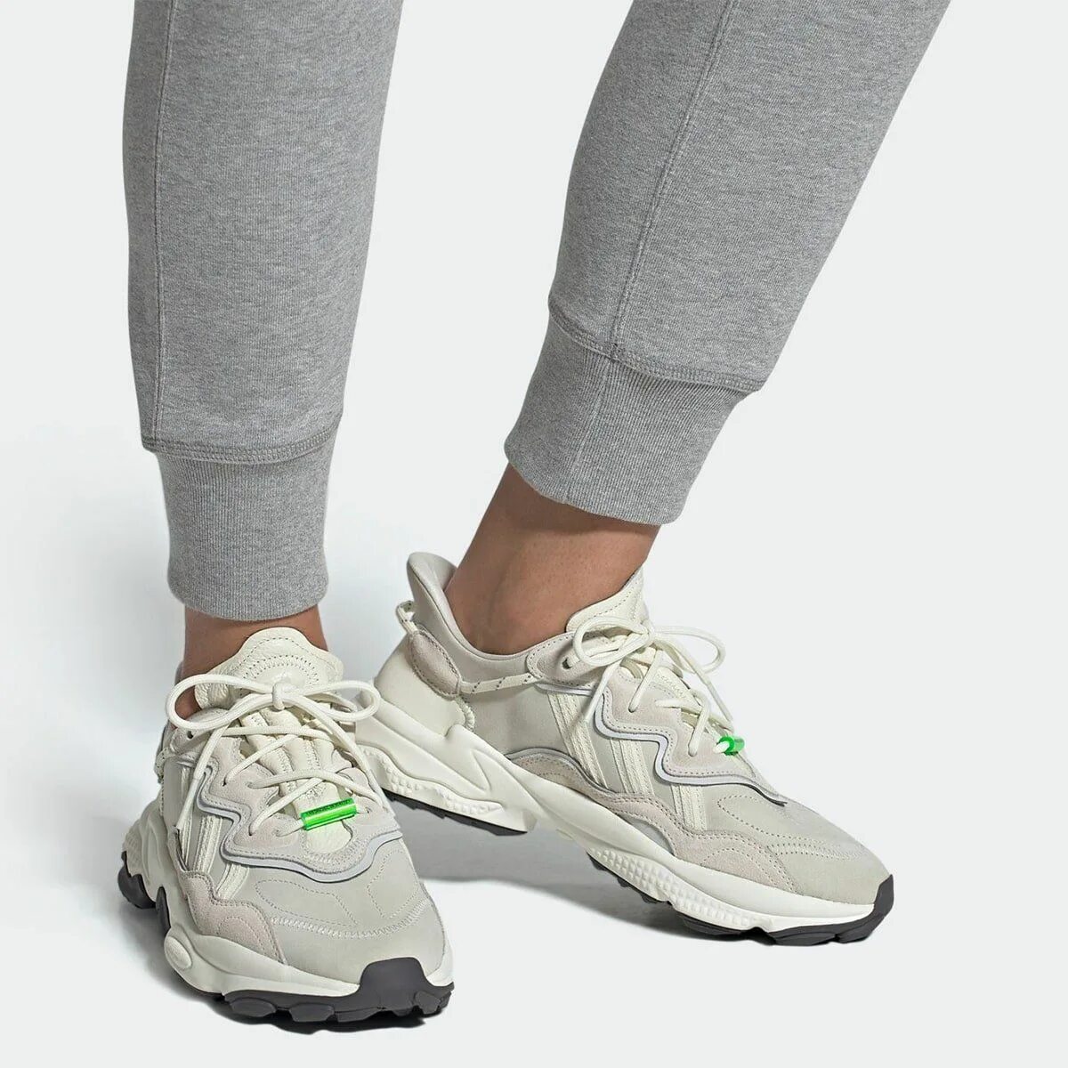 Мужские кроссовки ozweego. Кроссовки adidas Originals Ozweego. Adidas Ozweego серые. Adidas Originals Ozweego белые. Adidas Ozweego White.