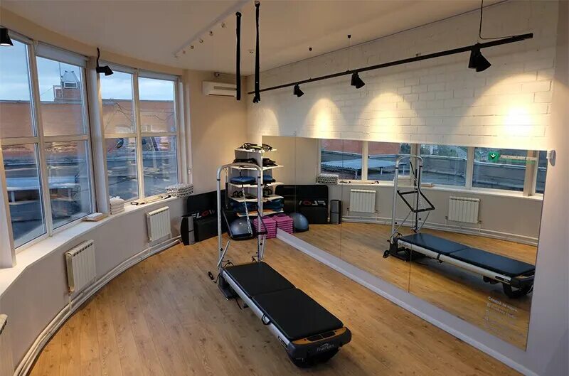 Студия записи подкастов. Отель морское в питере. Дизайн студии персонального тренинга. Студия записи подкастов. Studio without.