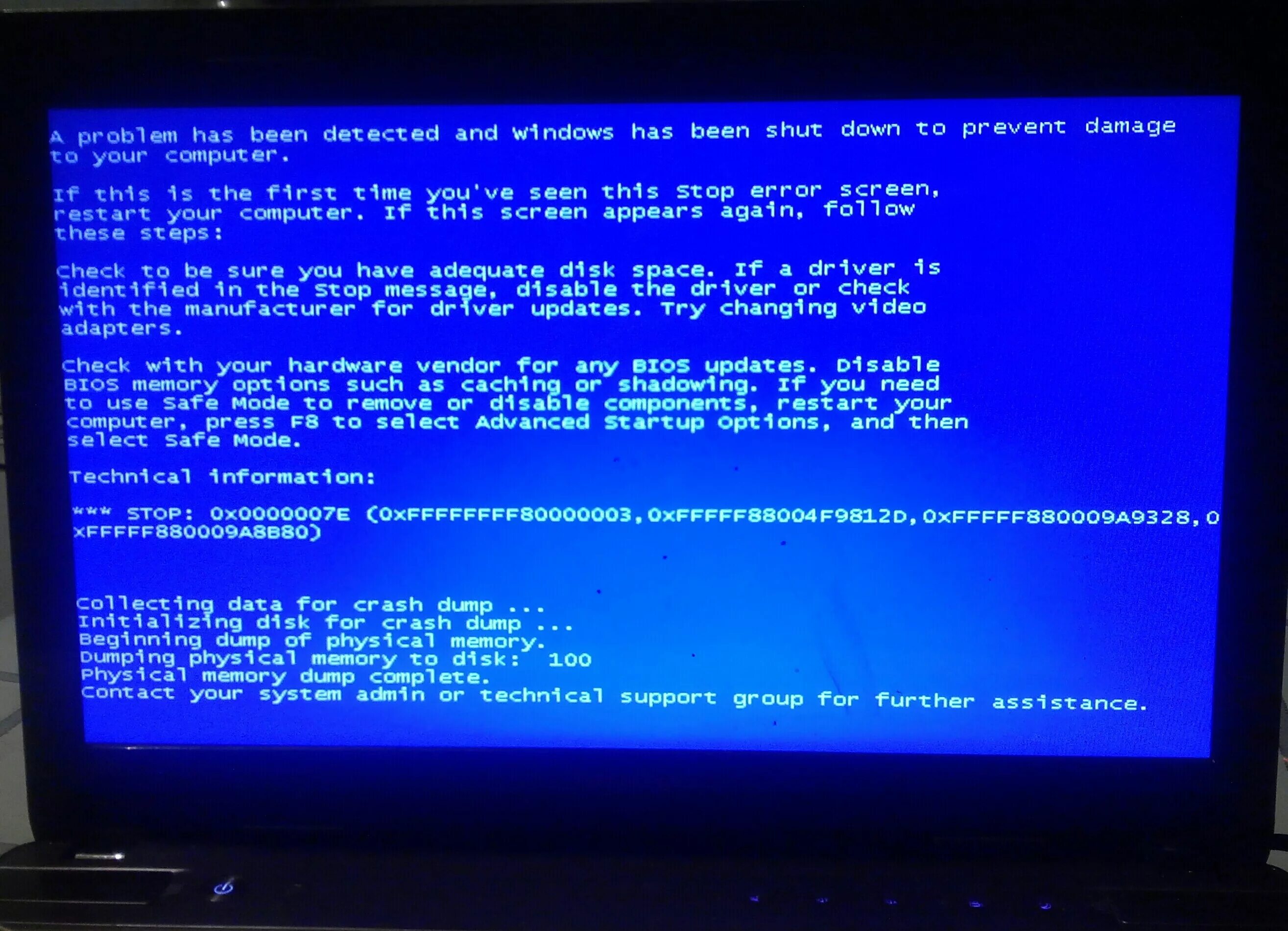 Устранение синего экрана. Синий экран. Экран смерти. Экран смерти Windows 7. Синий экран смерти Windows XP.