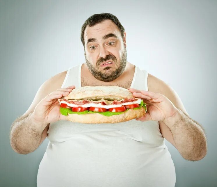 Ешь и толстым становишься. Толстый человек с едой. Полные люди. Человек ест сэндвич.