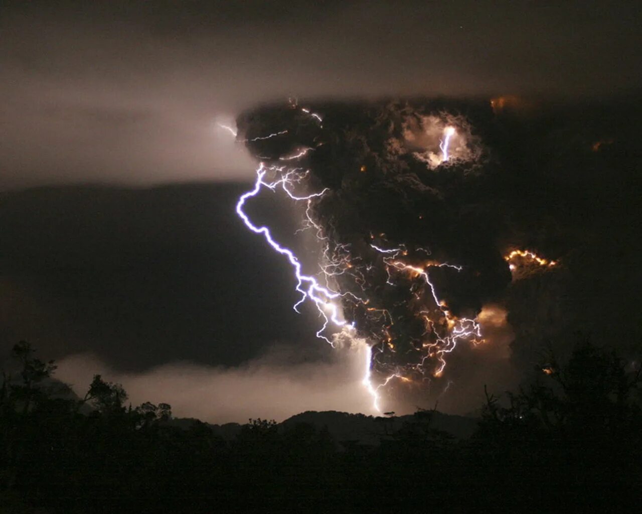 франциско негрони гроза вулкан. Natural disasters гроза. вулканическая молния в чили, 2008. стихийные бедствия молния. страшная гроза.