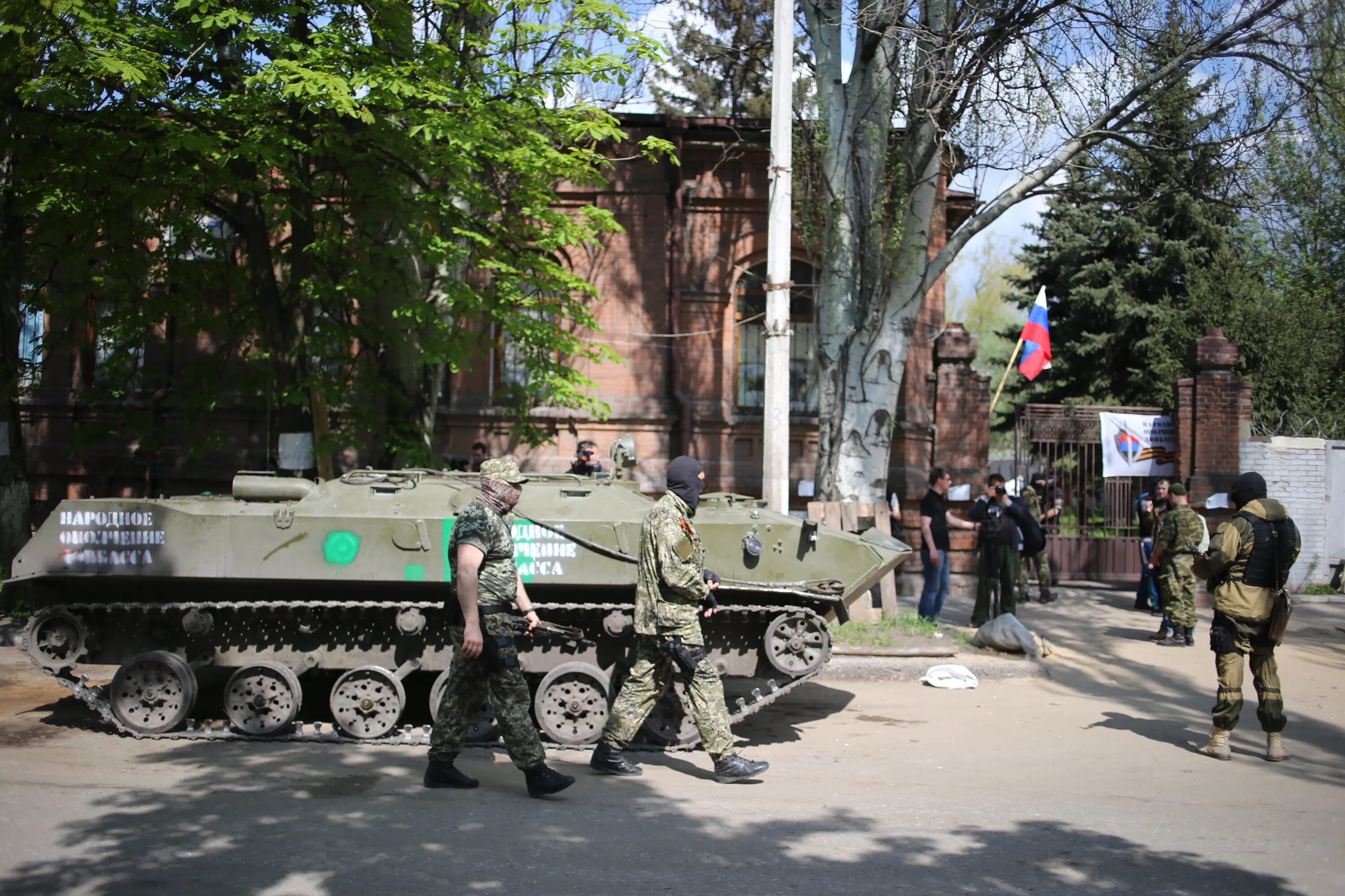 Славянск украина боевые действия. Ополченцы в Славянске. Славянск Донецкая обл. Славянск Донецкая область 2014.