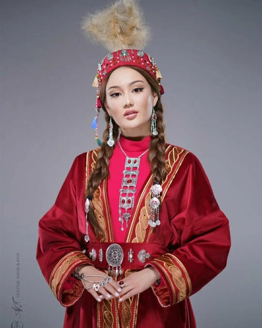 Национальная одежда казахов. Народная одежда Казахстана. Казахский нац костюм. Традиционный казахский костюм. Казашки 3