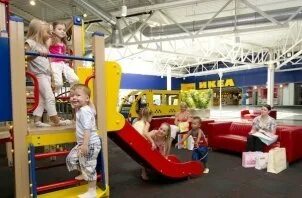 Дети дыбенко. Метро улица дыбенко. Дети дыбенко. Перетягивание каната у детей на улице школьники. Икеа детская игровая комната.