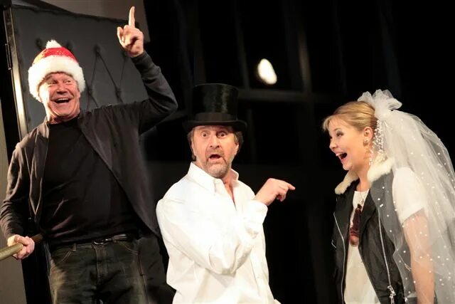 Николай фоменко и леонид ярмольник спектакль. Спектакль с наступающим омск. Снова с наступающим спектакль гармаш. Театр современник с наступающим. С наступающим спектакль современник.