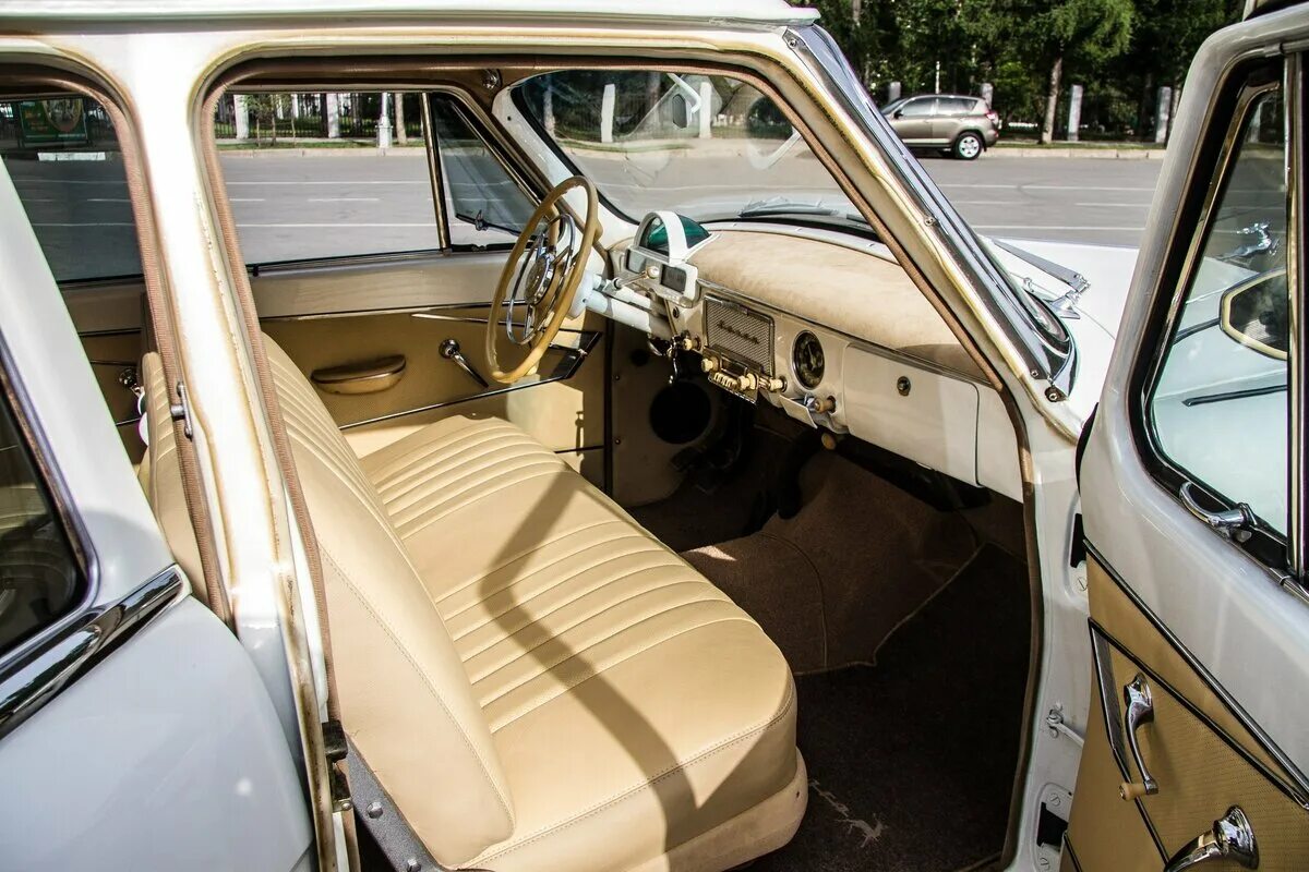,,волга газ 21,,салон внутри. газ 21 волга белая салон. газ 21 волга салон. газ м21 волга салон. газ-21 волга салон оригинал.