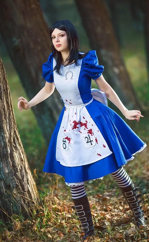 Косплей страны. Костюм Алисы из Американ МАКГИ. Алиса МАКГИ платья. American MCGEE’S Alice платья. Алиса косплеерша.