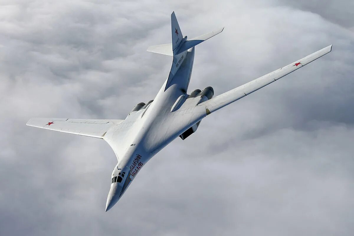 Белый лебедь самолет ту 160. Белый лебедь самолет ту 160 м-2. Ту-160м1. Ту 160 сверхзвуковой самолет бомбардировщик. Ту-160 сверхзвуковой самолёт.