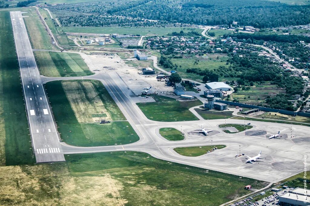 Gostomel airfield on satellite images from February 26. You can see the impact. 