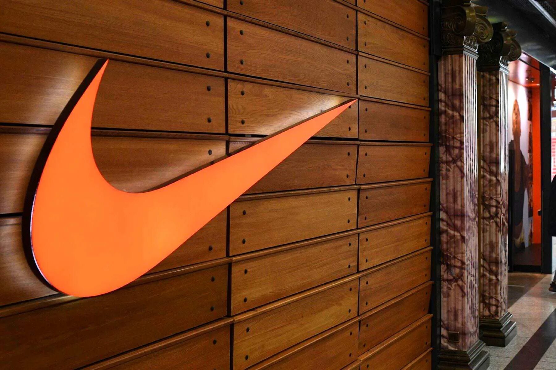 Nike в России 2022. Nike Охотный ряд. Корпорация найк. Найк уходит из России.