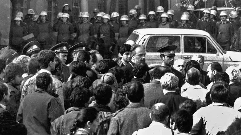 9 апреля тбилиси. Тбилиси 1989. Тбилиси 1989 9 April.. Ночь саперных лопаток 1989 года в Тбилиси. Митинг в Тбилиси 1989.