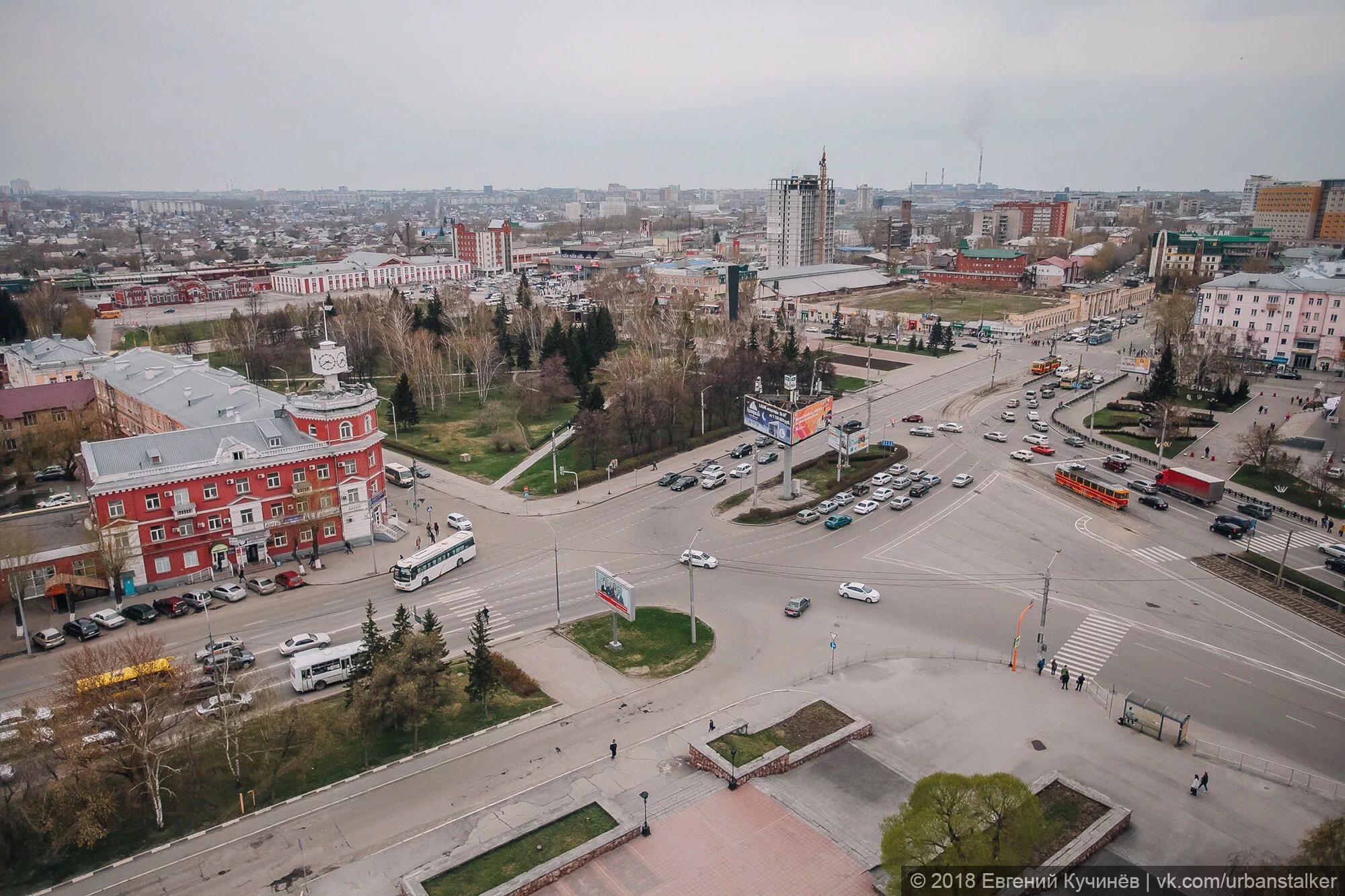 Площадь свободы Барнаул. Привокзальная площадь Барнаул. Пл Победы Барнаул. Мемориал Победы Барнаул.