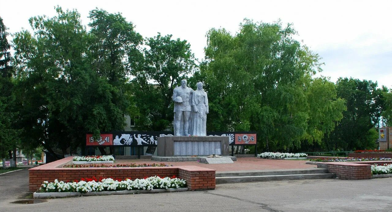 Самарская сергиевск купить. Сергиевск памятники. Село Сергиевск Самарская область. Село Сергиевск Самарская область достопримечательности. Памятники Сергиевского района.