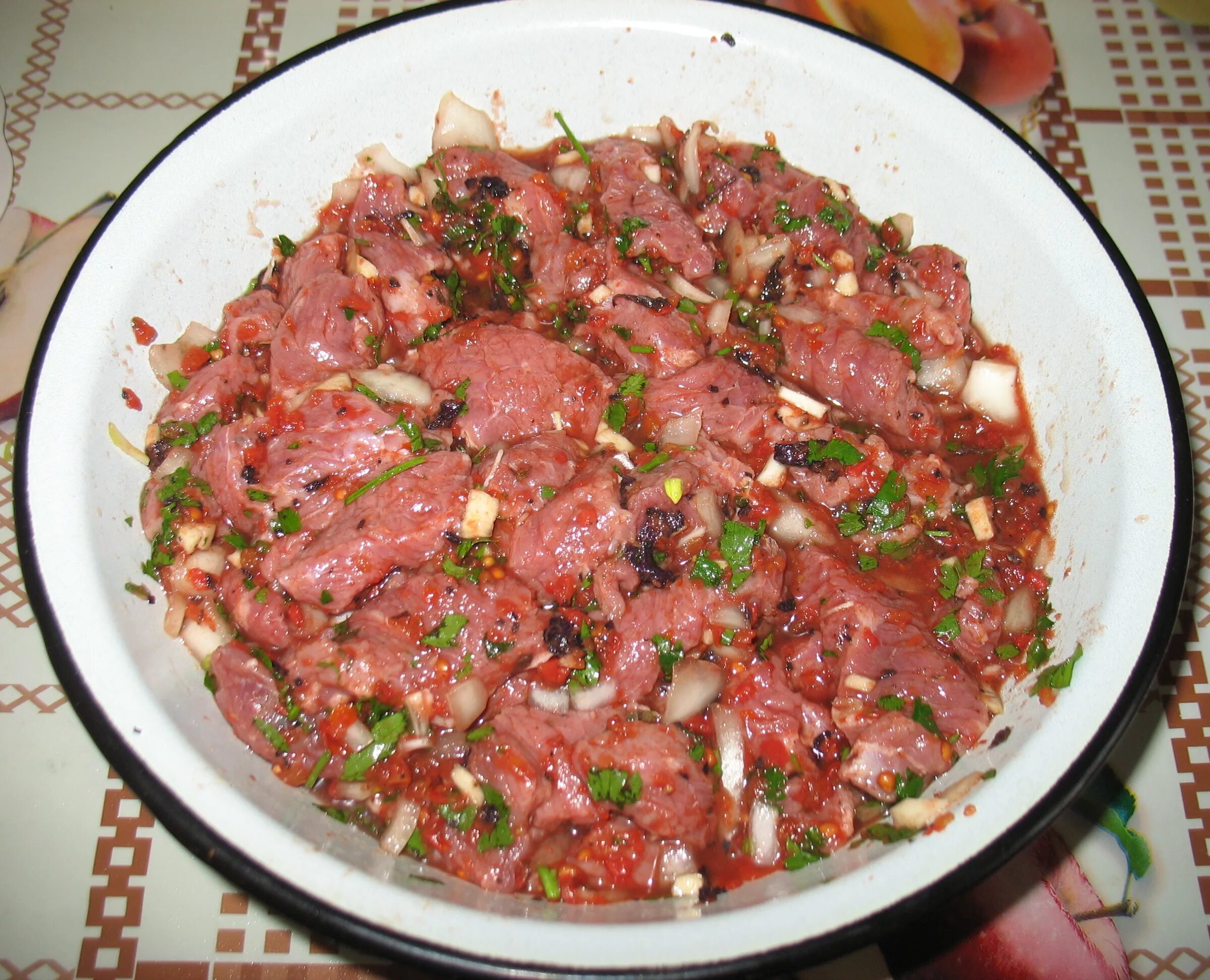 Мясо в помидорах в собственном соку. Мясо в томатном соке. говядина. маринованная в томатном соке. рецепт шашлыка из свинины в томатном соке. можно мариновать детям мясо в томате.