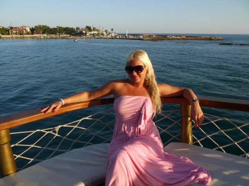 Blondinka 38. Простая женщина. Светловолосая девушка 30 лет. Самые красивые девушки екатеринбурга. Реальные знакомые девушки.