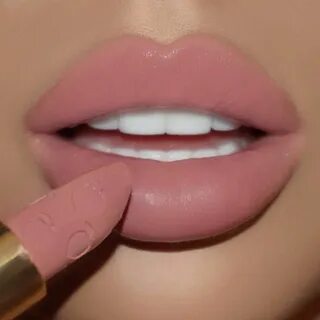 Нежный оттенок губ
